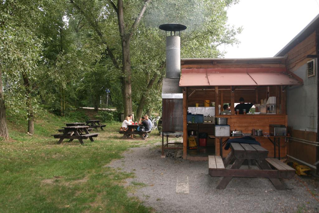 Hostel Boathouse Praga Zewnętrze zdjęcie